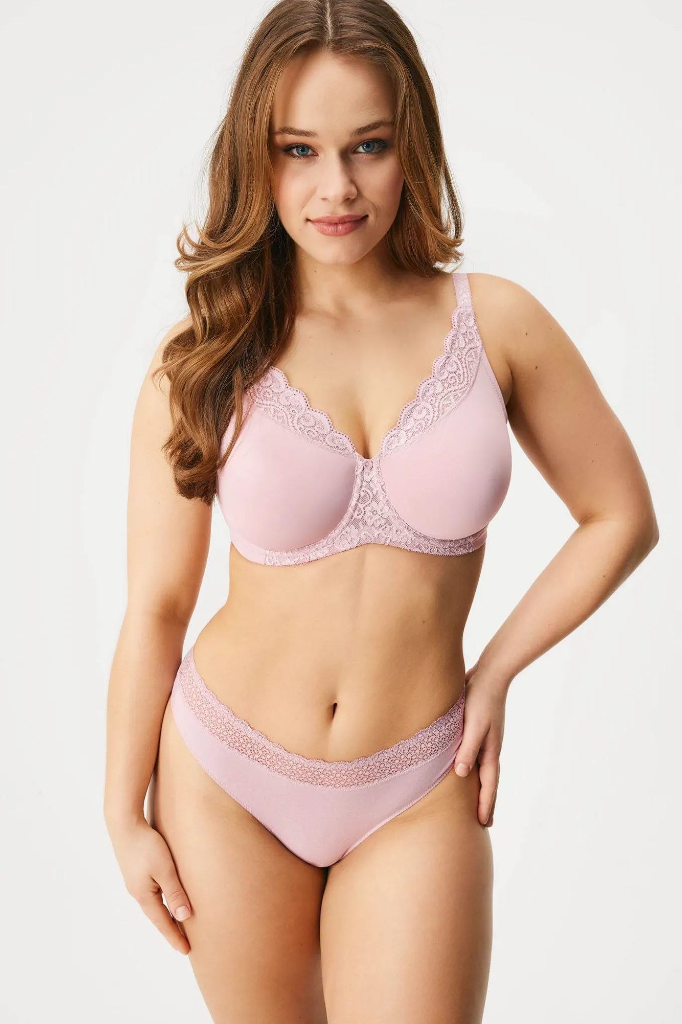 Biustonosz nieusztywniany minimizer Triumph Amourette Highle