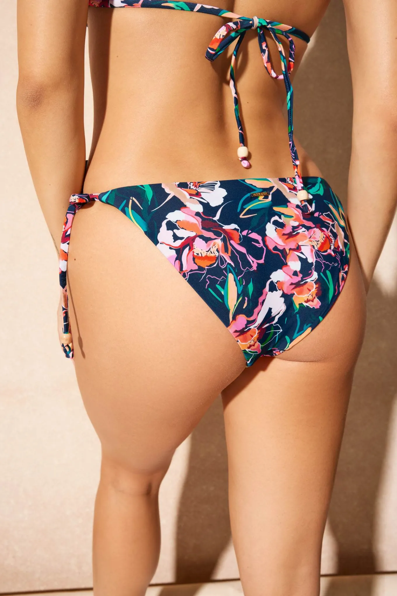 Majtki od bikini Yeshi